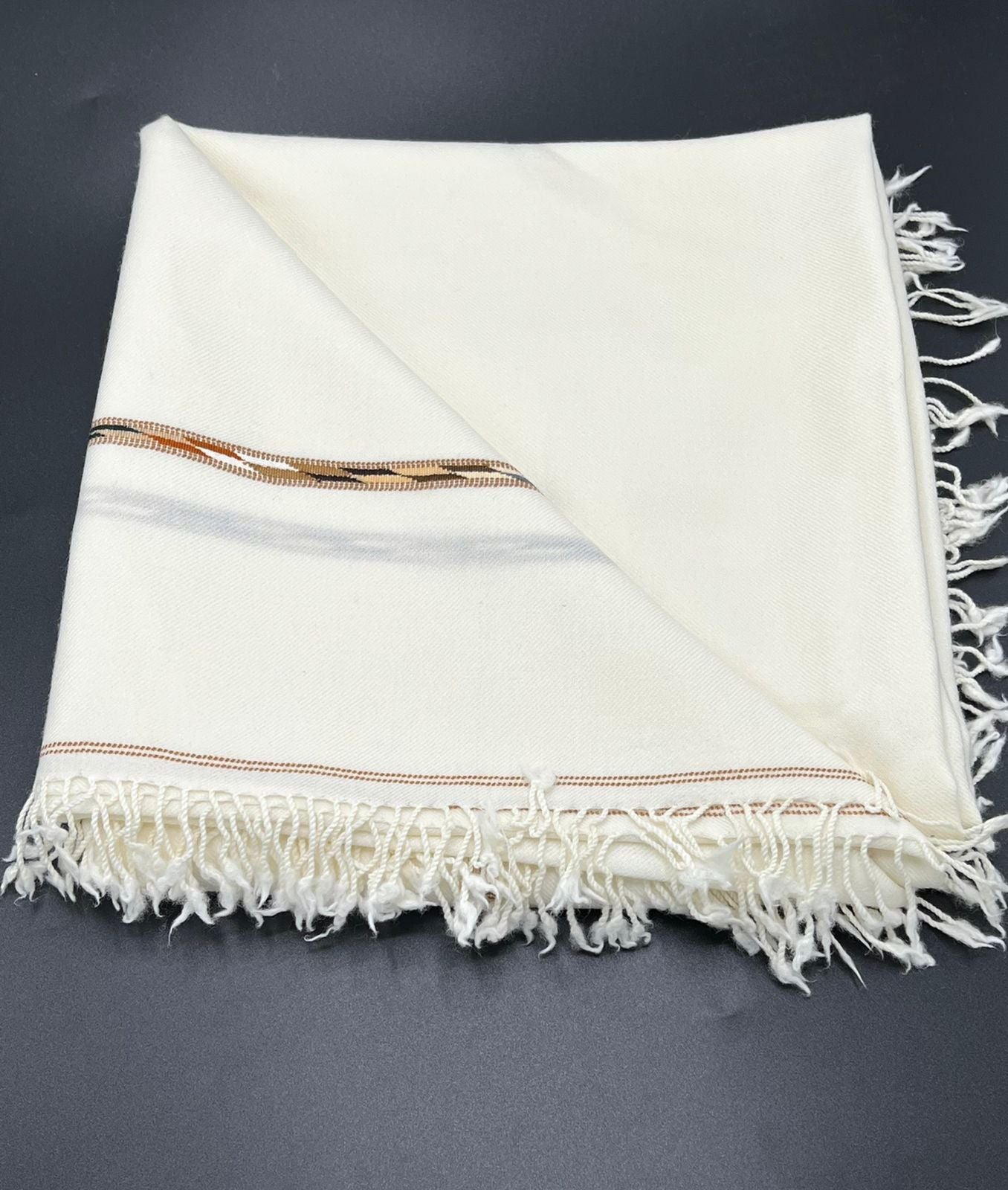 Barveza Special Woollen Shwal White(قیمت ۱۵ ہزار )